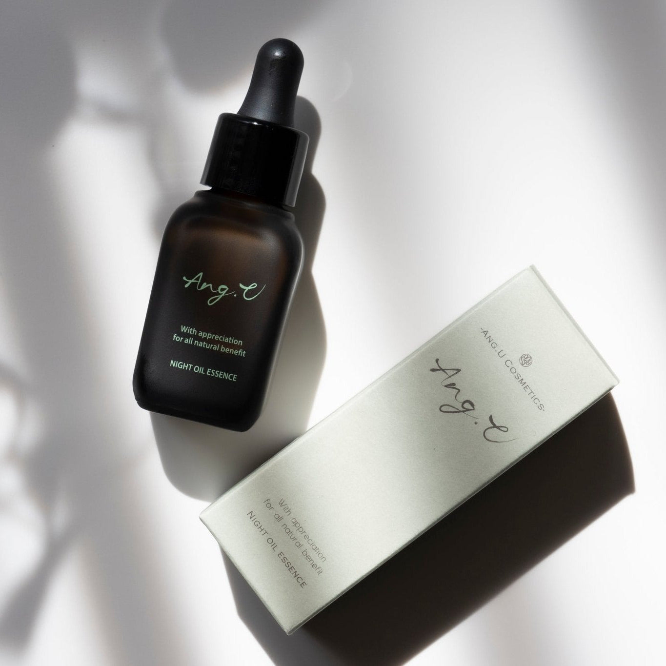 自然なオイル美容液のナイトオイルエッセンス、100%天然有機成分の健康美容用セラム
